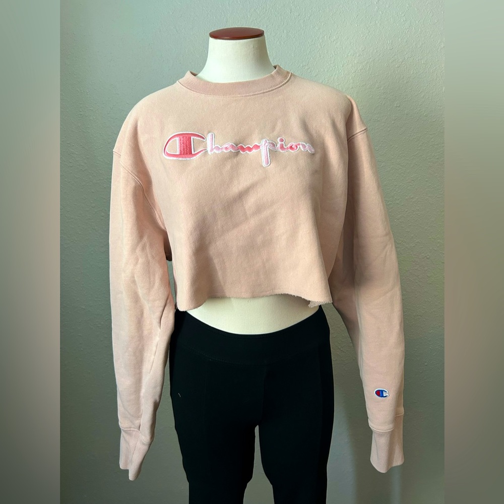 Cropped Champion Embroidered Sweatshirt. Reverse Weave. Blush Pink. Size Medium